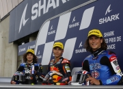 米兰体育下载-瓦伦西亚力夺首胜，埃瓦尔不甘落后