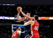 米兰体育入口-球场对决惊险激烈，谁能笑到最后