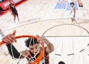 米兰体育入口-开拓者惊险战胜76人，喜迎胜利