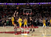 米兰体育入口-湖人逆转火箭，库兹马绝杀三分得分