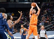 ac米兰体育官网-爵士惨遭太阳逆转，失去主场优势