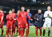 米兰体育官网-拜仁慕尼黑击败勒沃库森，成功捧起德甲冠军奖杯