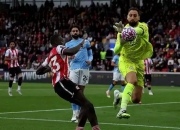 米兰体育入口-曼城门将表现神勇，力保球门不失