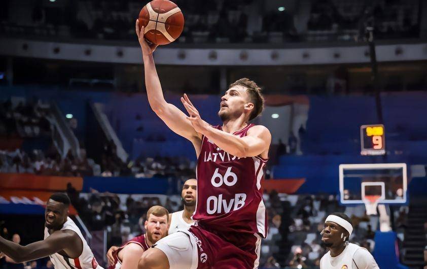 波兰主场战胜拉脱维亚,提前锁定晋级资格 波兰主场战胜拉脱维亚,提前锁定晋级资格