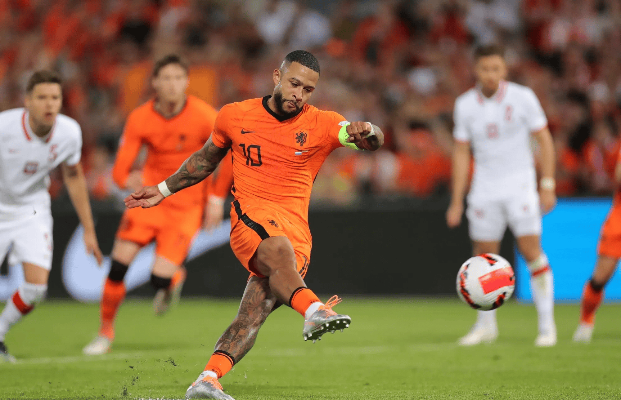 罗马尼亚客场战胜奥地利,小组晋级机会增大 罗马尼亚客场战胜奥地利,小组晋级机会增大