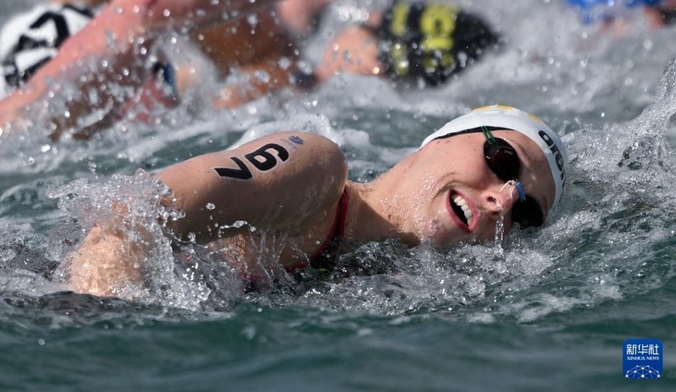西班牙选手在游泳比赛中打破纪录