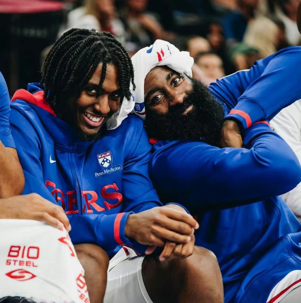 76人大胜老鹰,结束两连败 76人大胜老鹰,结束两连败