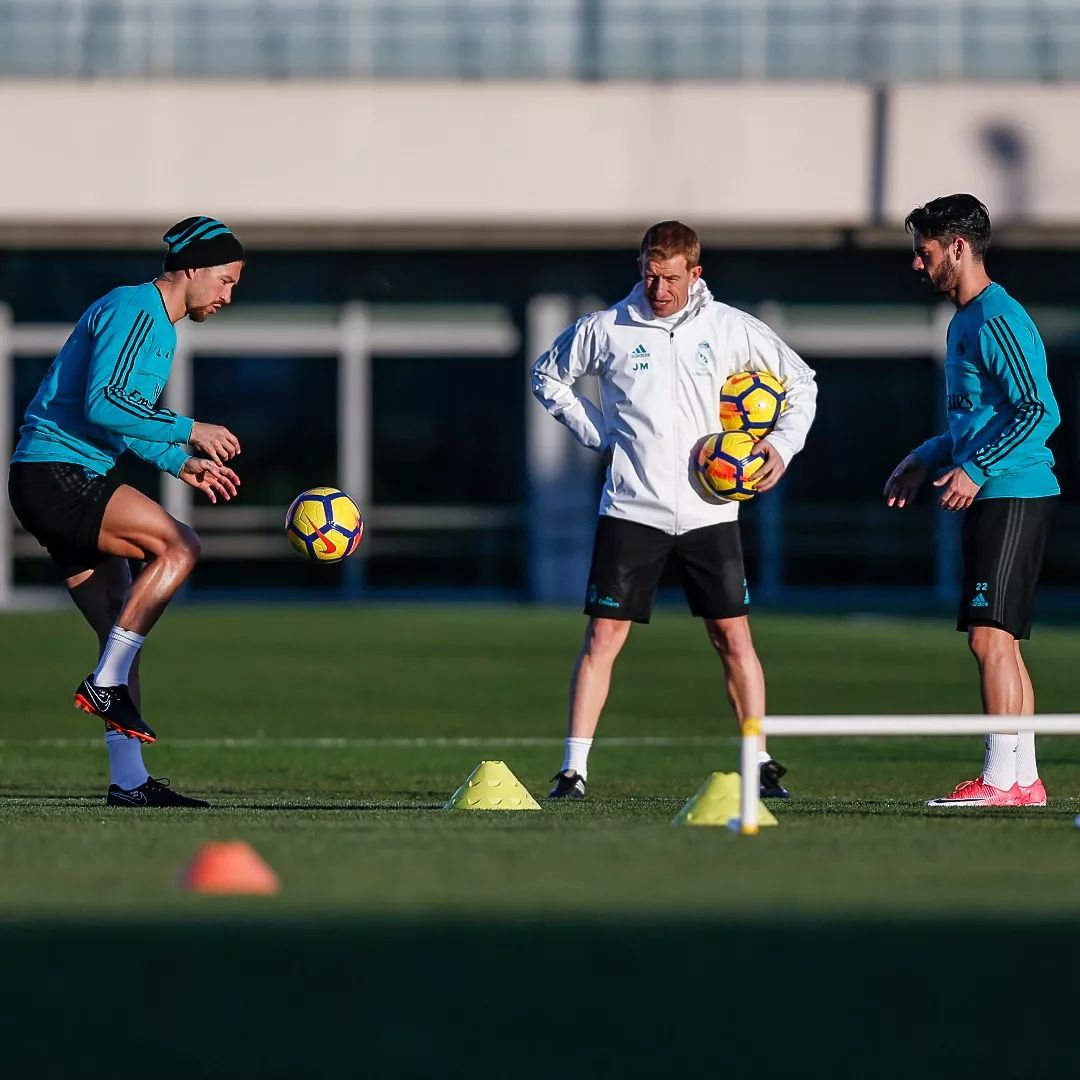 瓦伦西亚客场捕获关键三分