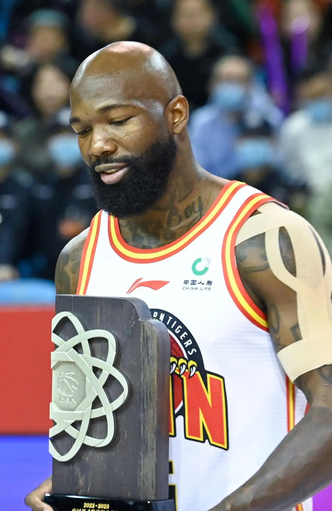 关于步行者队外援到岗参观，队内气氛举行热烈庆的信息