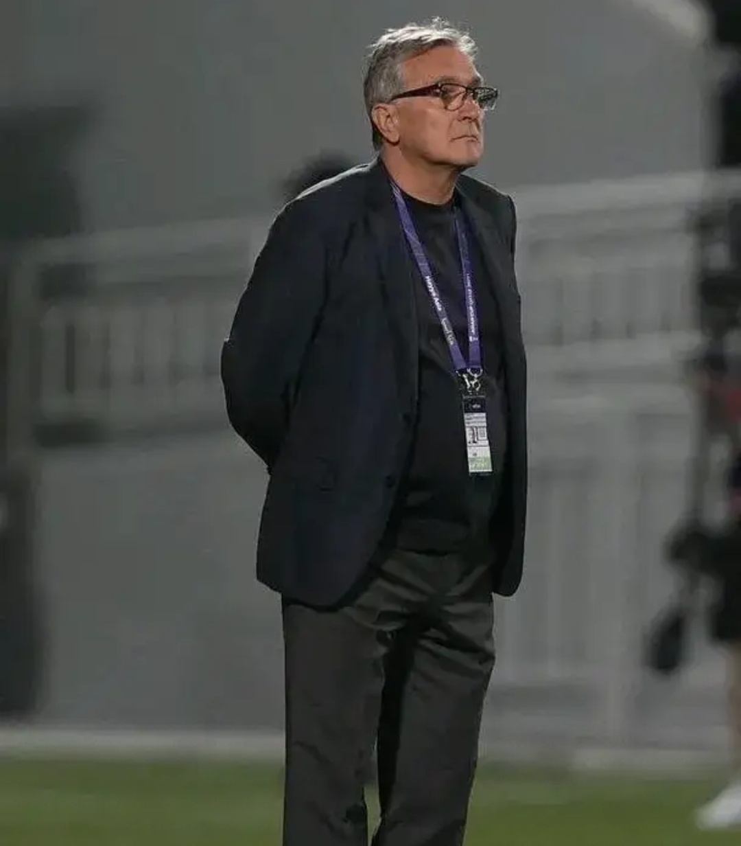 主教练宣布辞职，球队面临重大变革的简单介绍