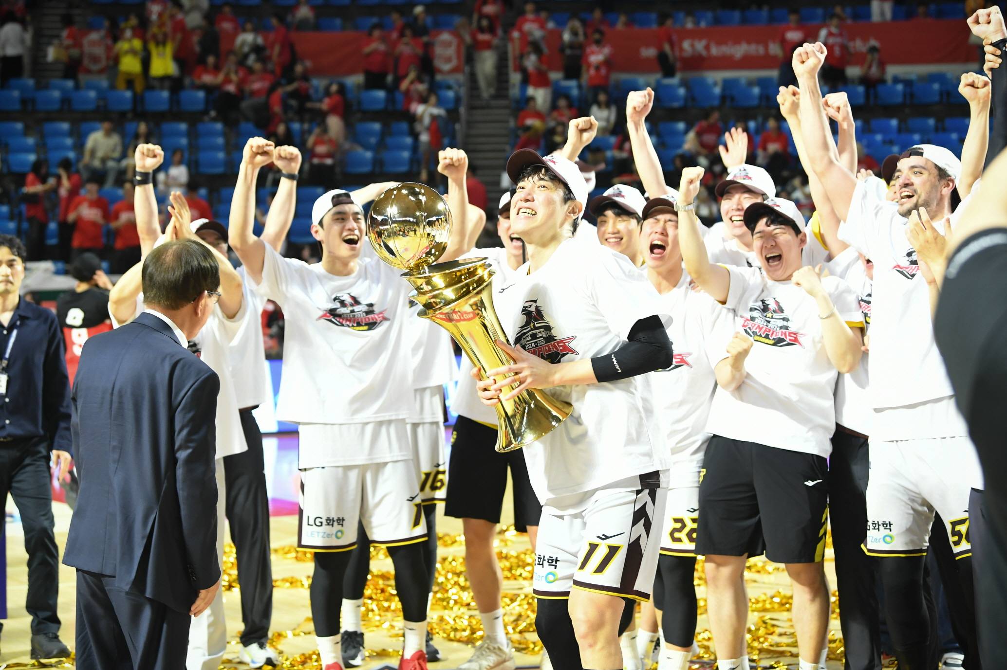 关于韩国代表团在射击比赛中取得多项胜利的信息