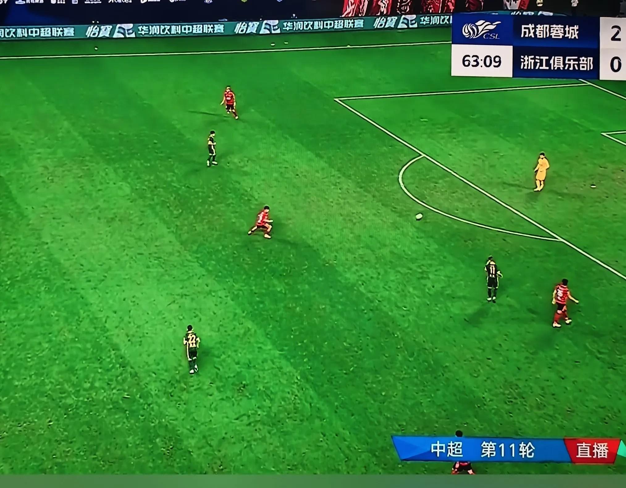 包含比赛火爆进行中，球队奋力拼搏的词条