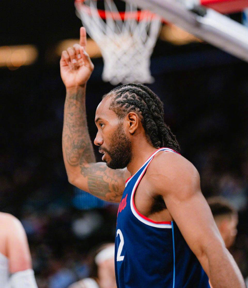 快船击败掘金继续保持不败,莱昂纳德表现强势 快船击败掘金继续保持不败,莱昂纳德表现强势