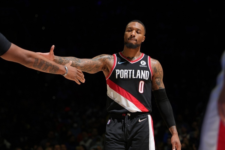 开拓者击败掘金终结两连败，利拉德全力护航砍下分