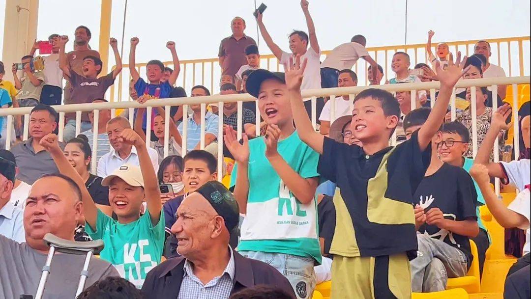 运动员们连番精彩表现赢得无数掌声 运动员们连番精彩表现赢得无数掌声