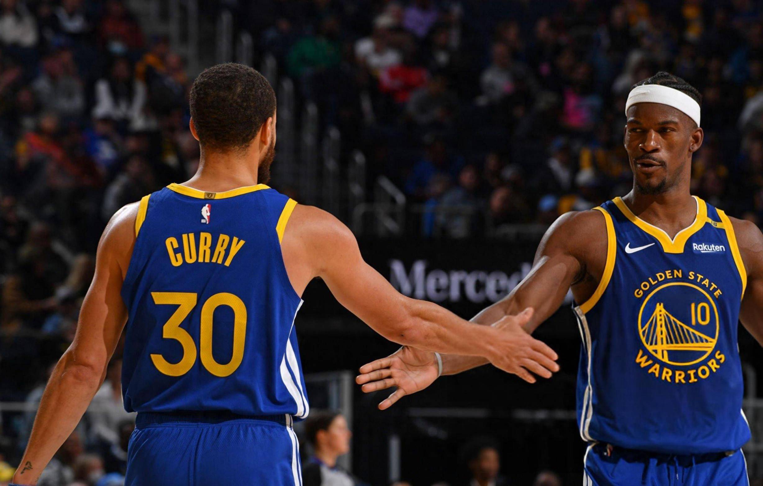 勇士客场击败黄蜂，库里砍下33分的简单介绍