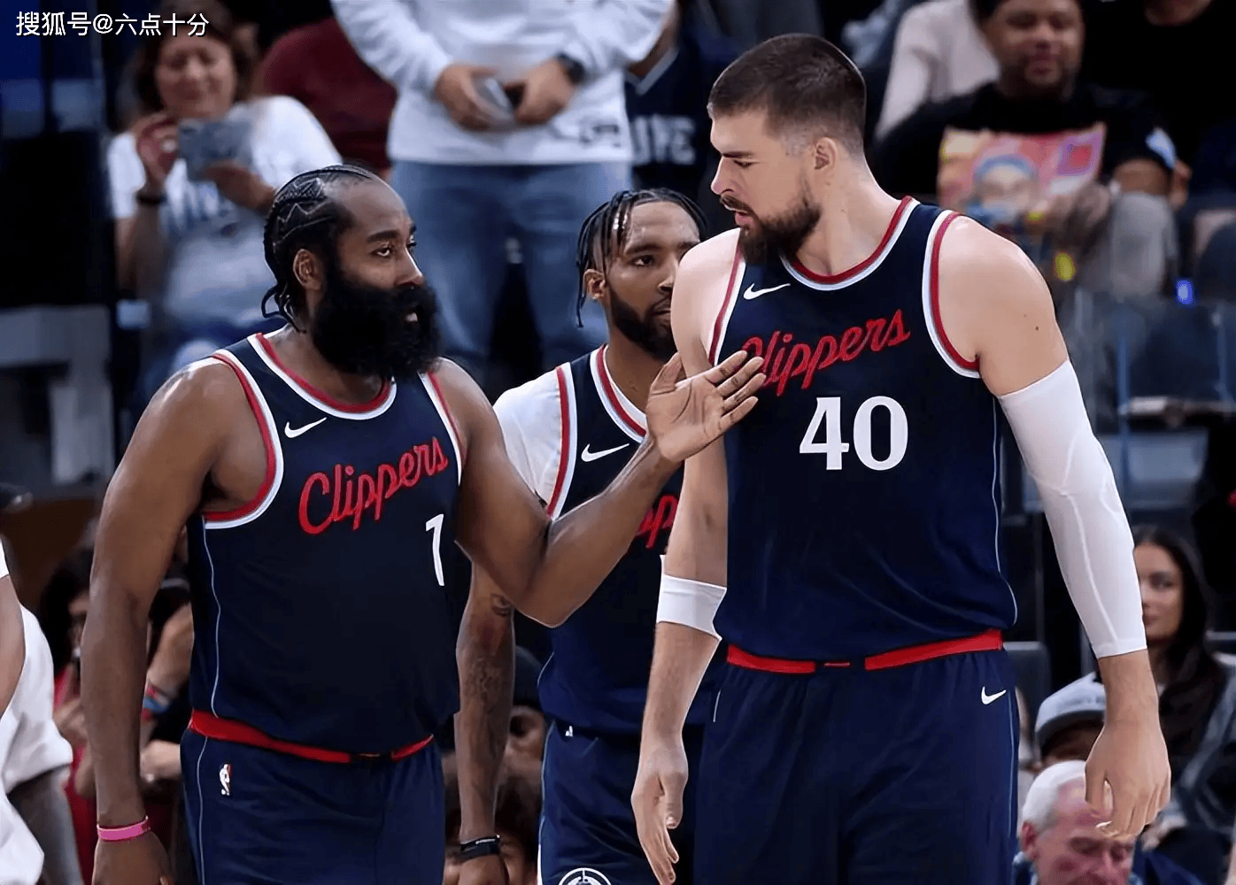 火箭客场击败尼克斯，哈登火力全开