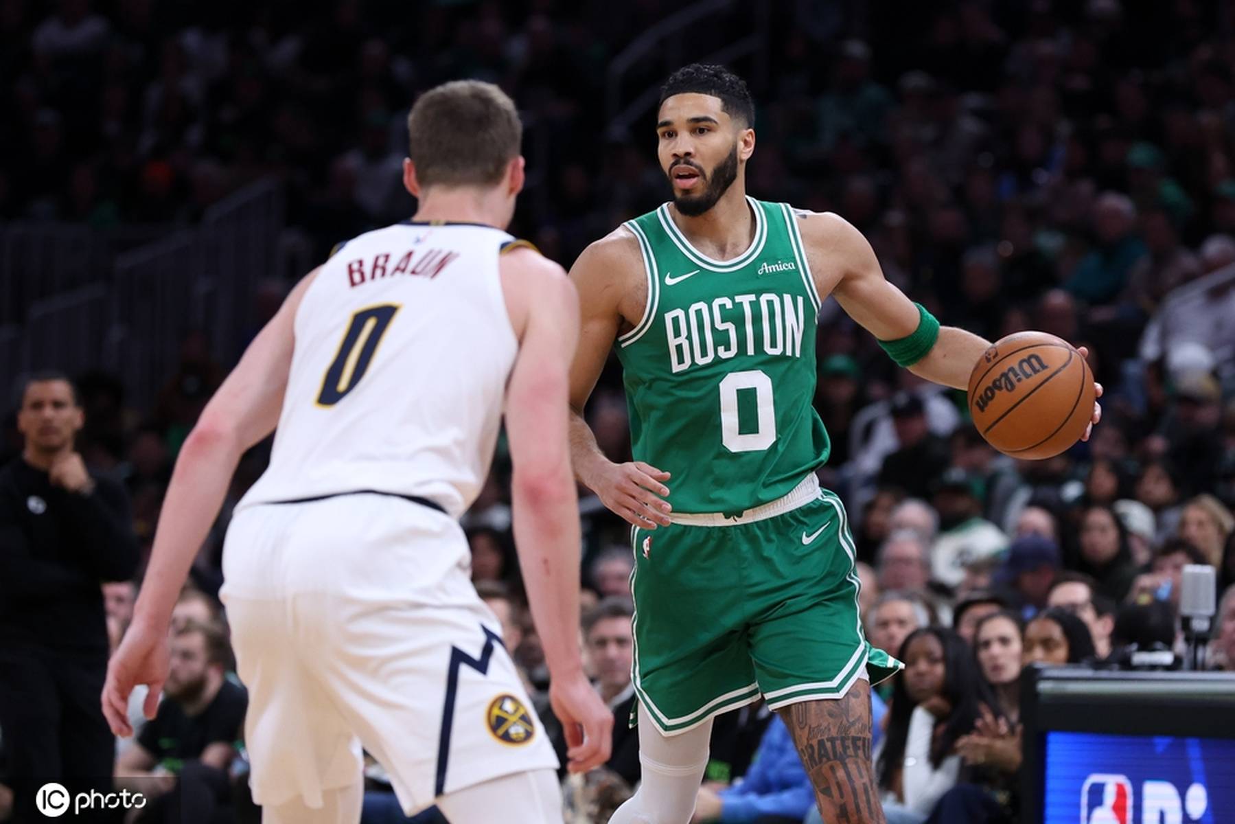 凯尔特人险胜骑士，塔图姆砍下39分