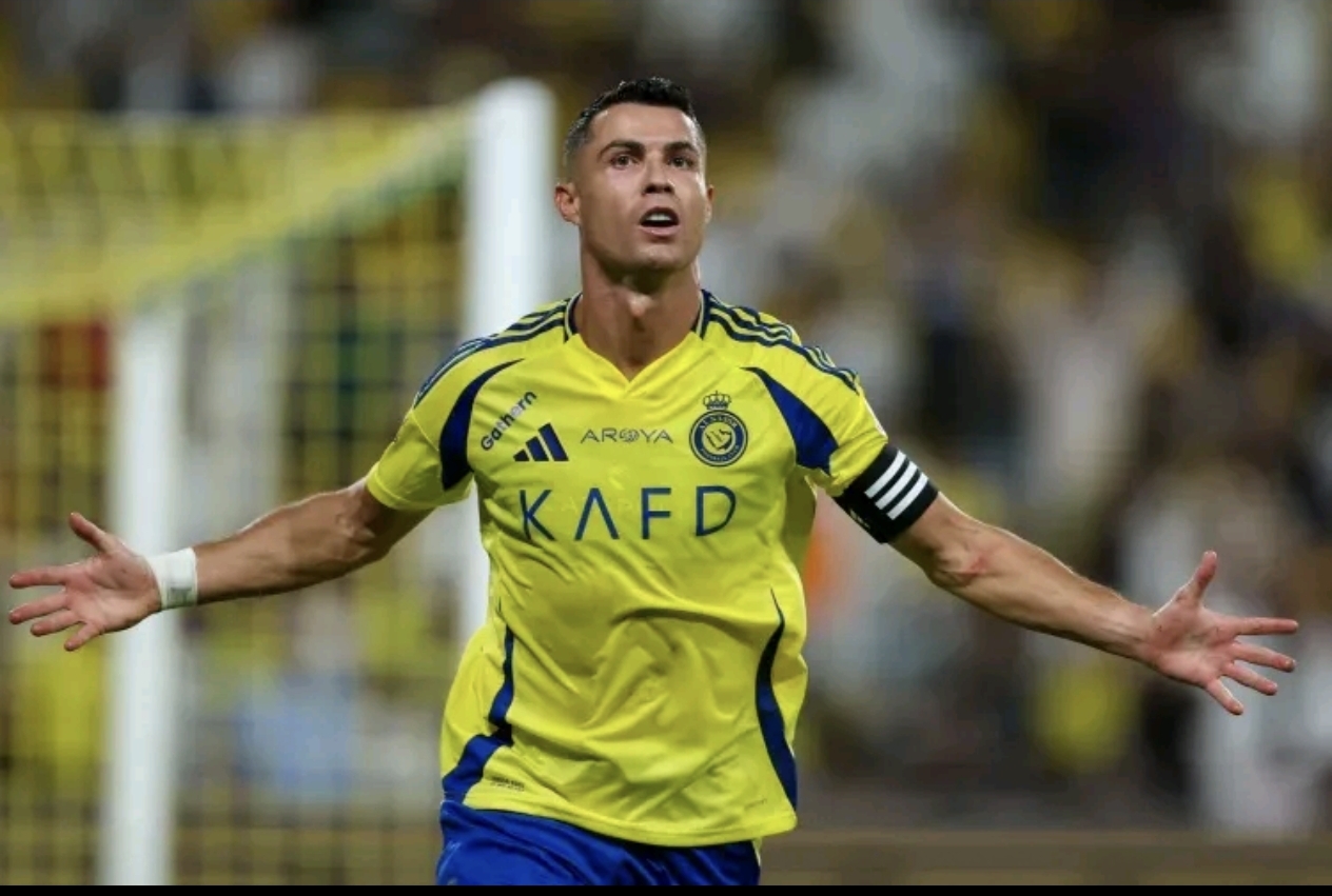 尤文图斯2-1胜那不勒斯，C罗梅开二度领跑射手榜