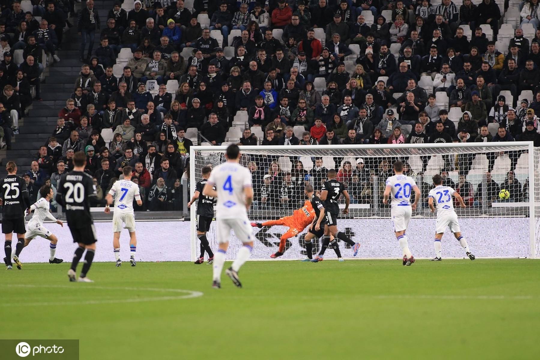 尤文图斯2-1战胜桑普多利亚，夺意甲积分榜榜首位置的简单介绍