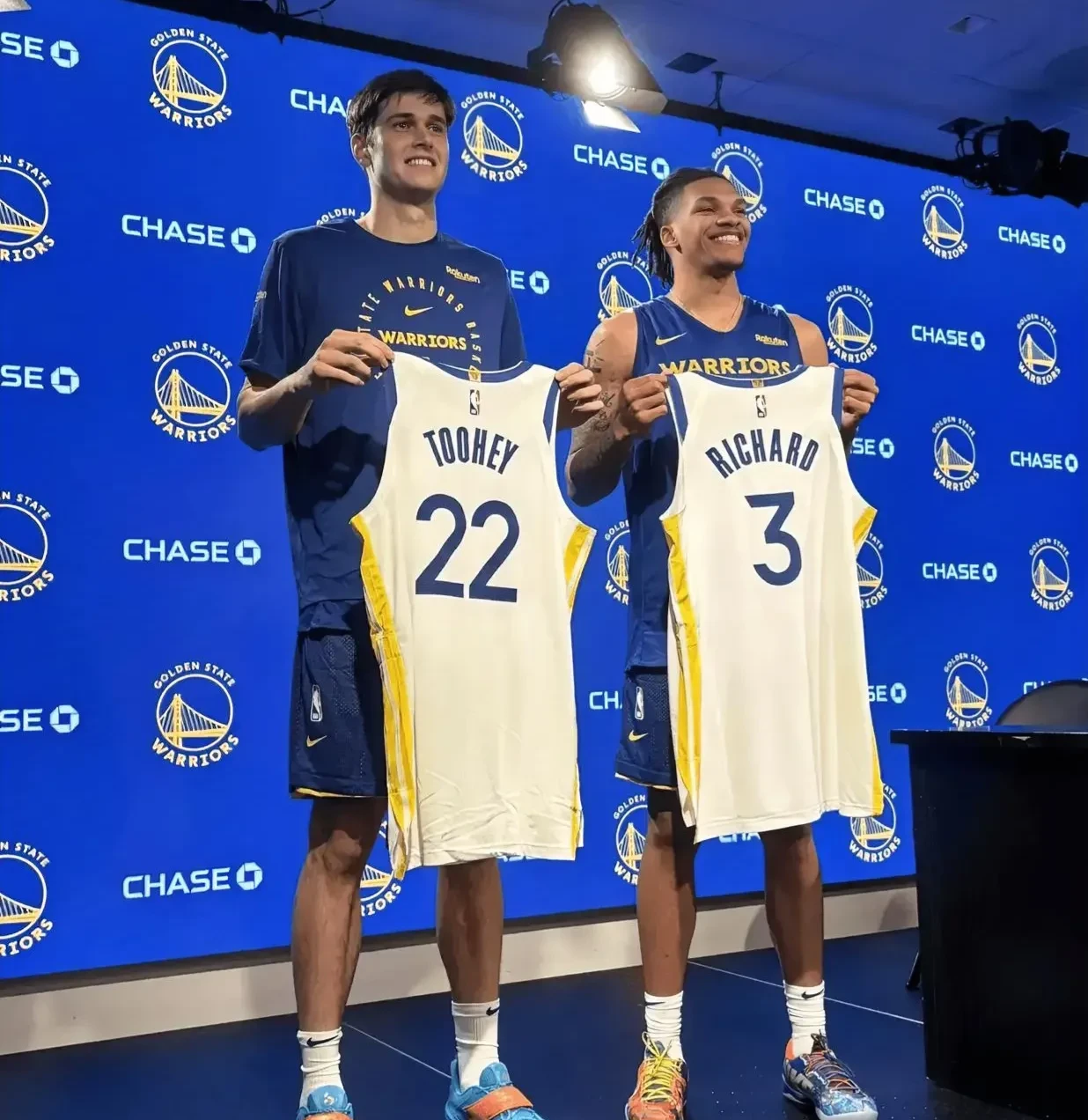 勇士收获赛季首胜，终结热火不败纪录