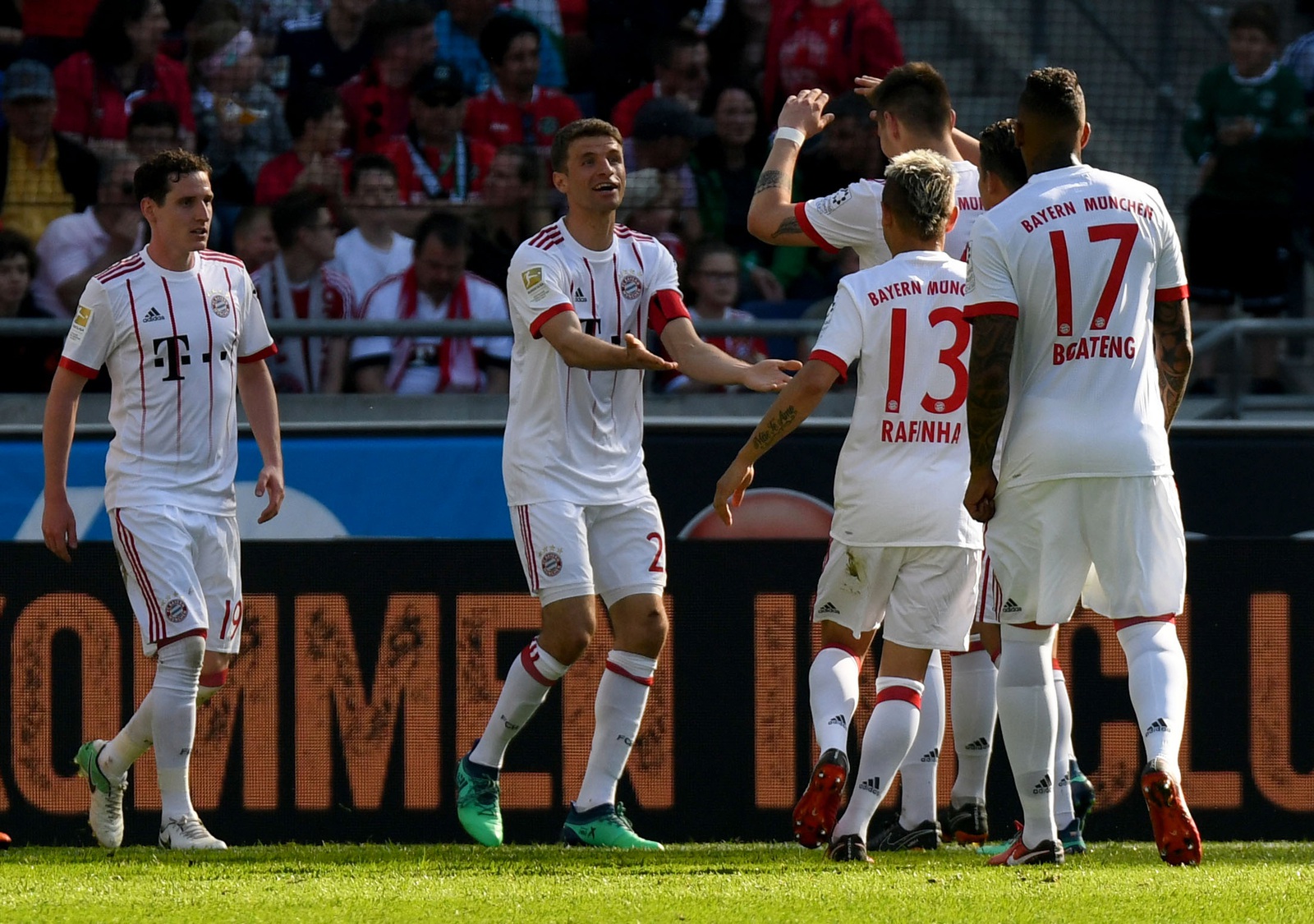 德国轻取里昂，穆勒统治全场